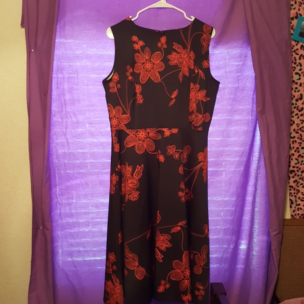 A slevelest dress with red flowers